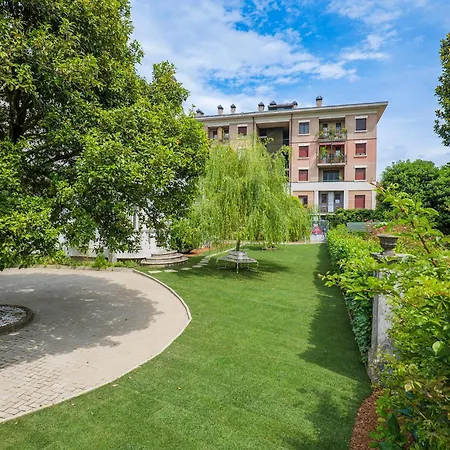 Rachel Quadro Apartament