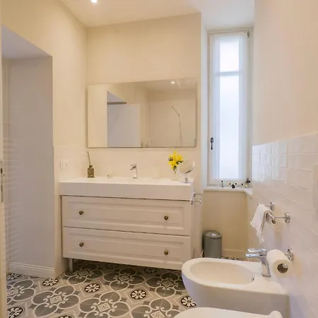 Apartment Rachel Quadro Intra